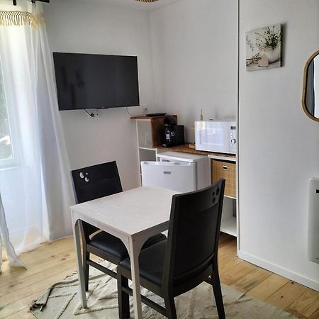 Les 2 Tours Hotell Chenay  Exteriör bild