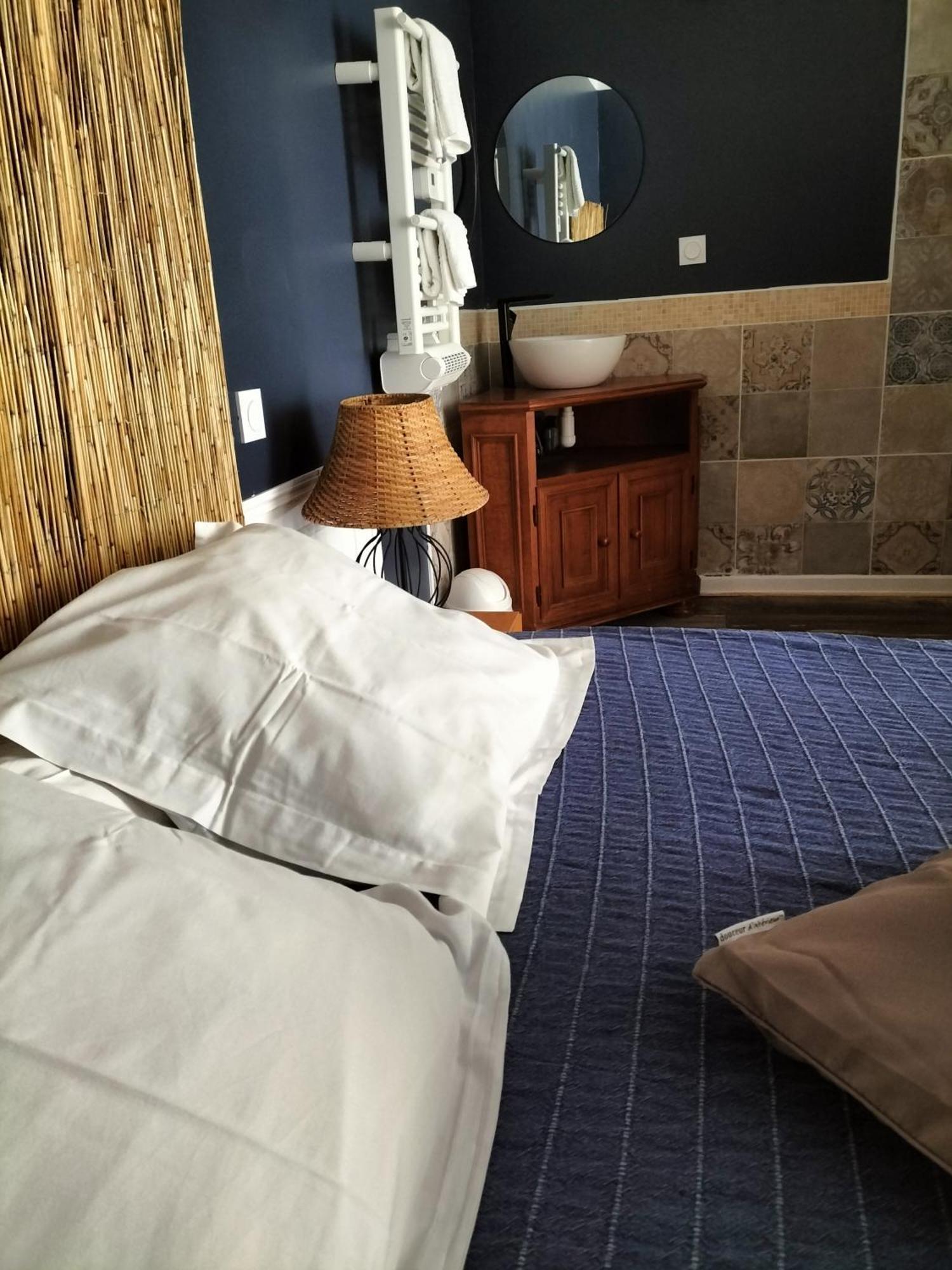 Les 2 Tours Hotell Chenay  Exteriör bild