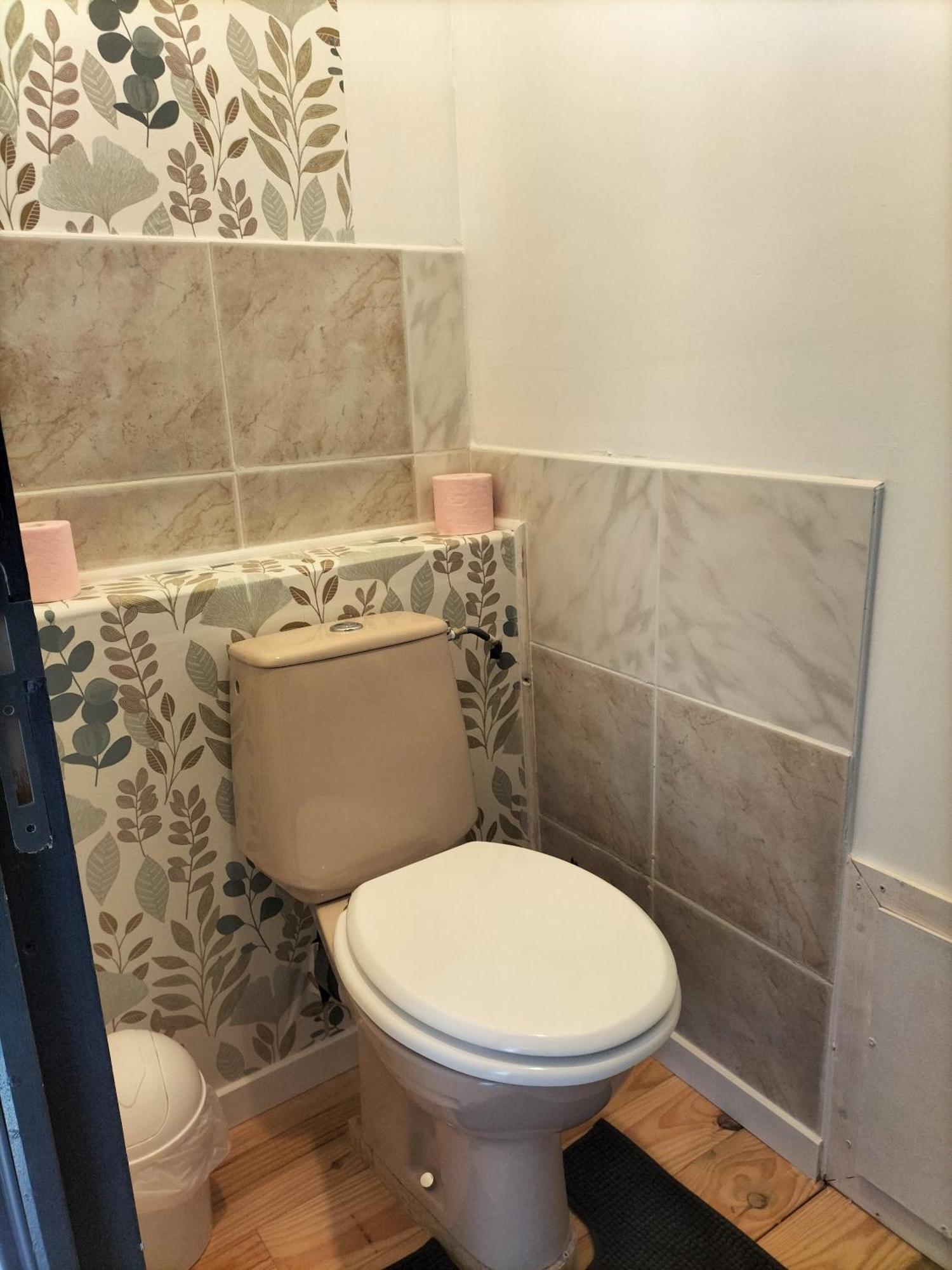Les 2 Tours Hotell Chenay  Exteriör bild