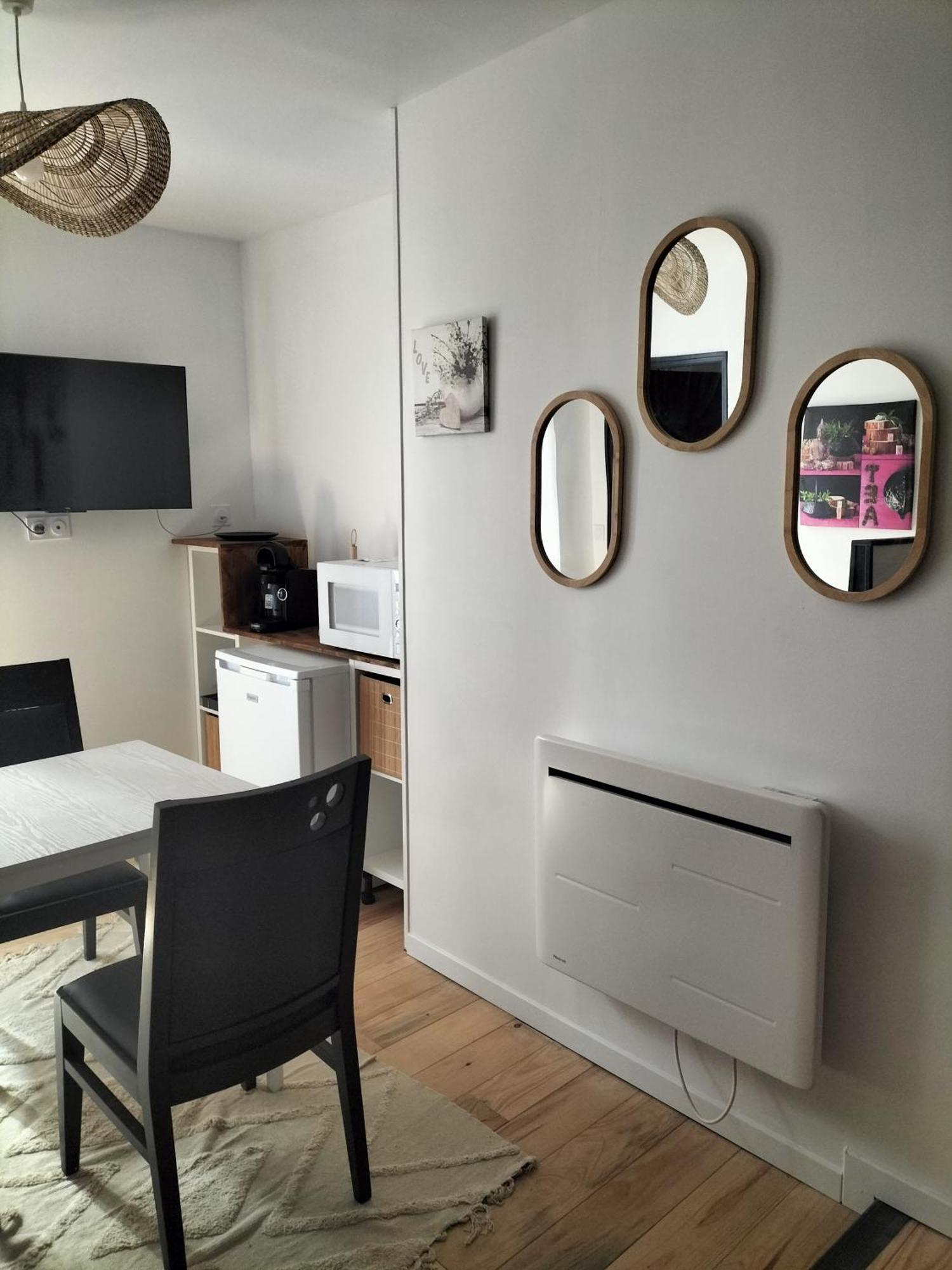 Les 2 Tours Hotell Chenay  Exteriör bild