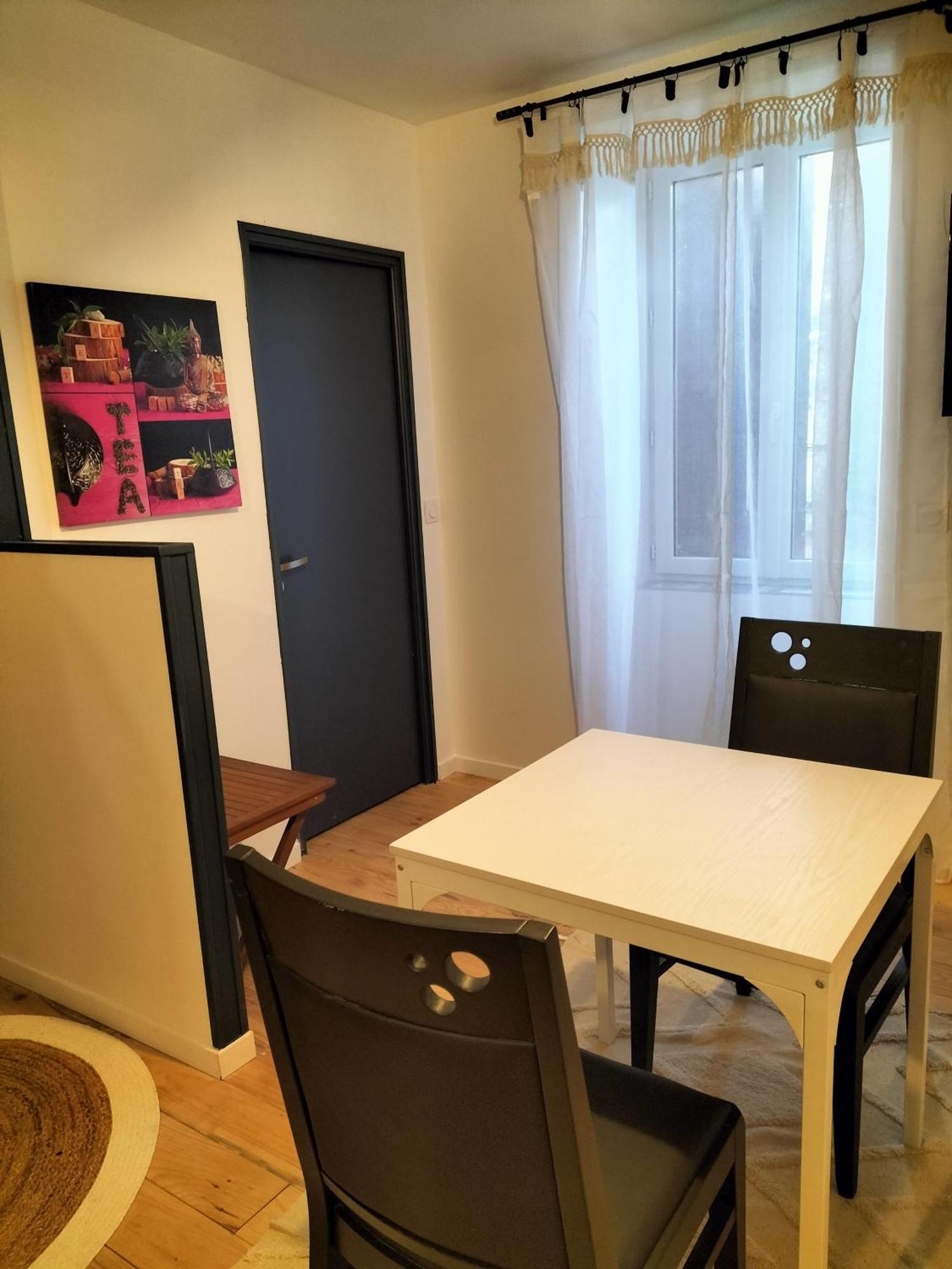 Les 2 Tours Hotell Chenay  Exteriör bild