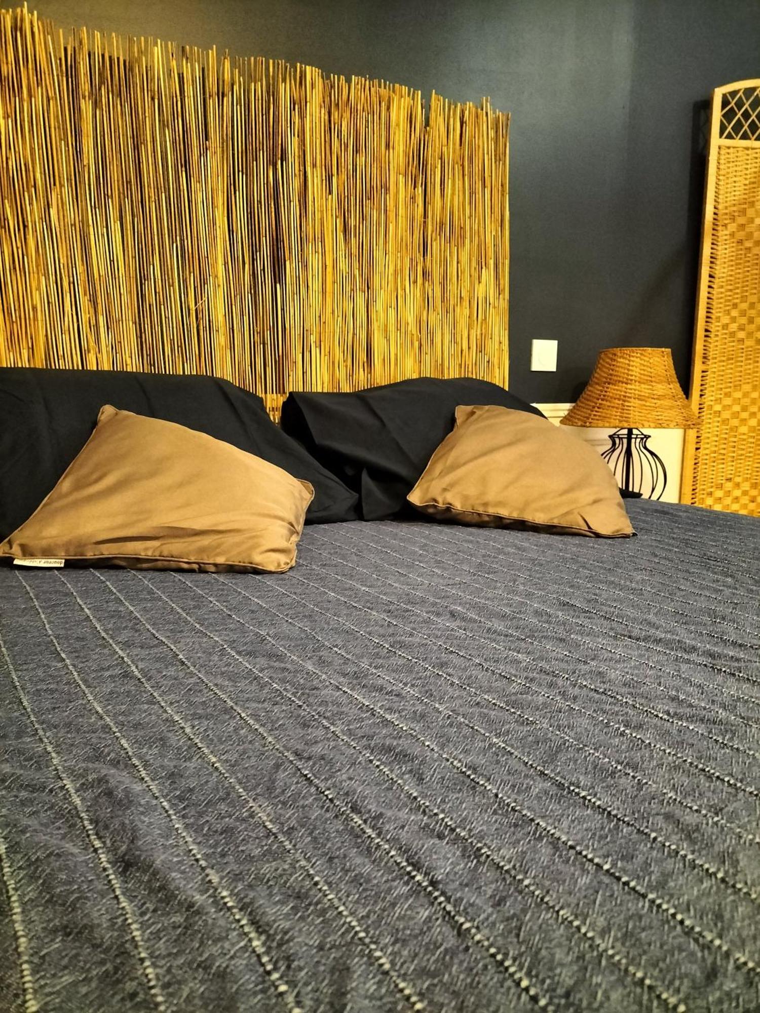 Les 2 Tours Hotell Chenay  Exteriör bild